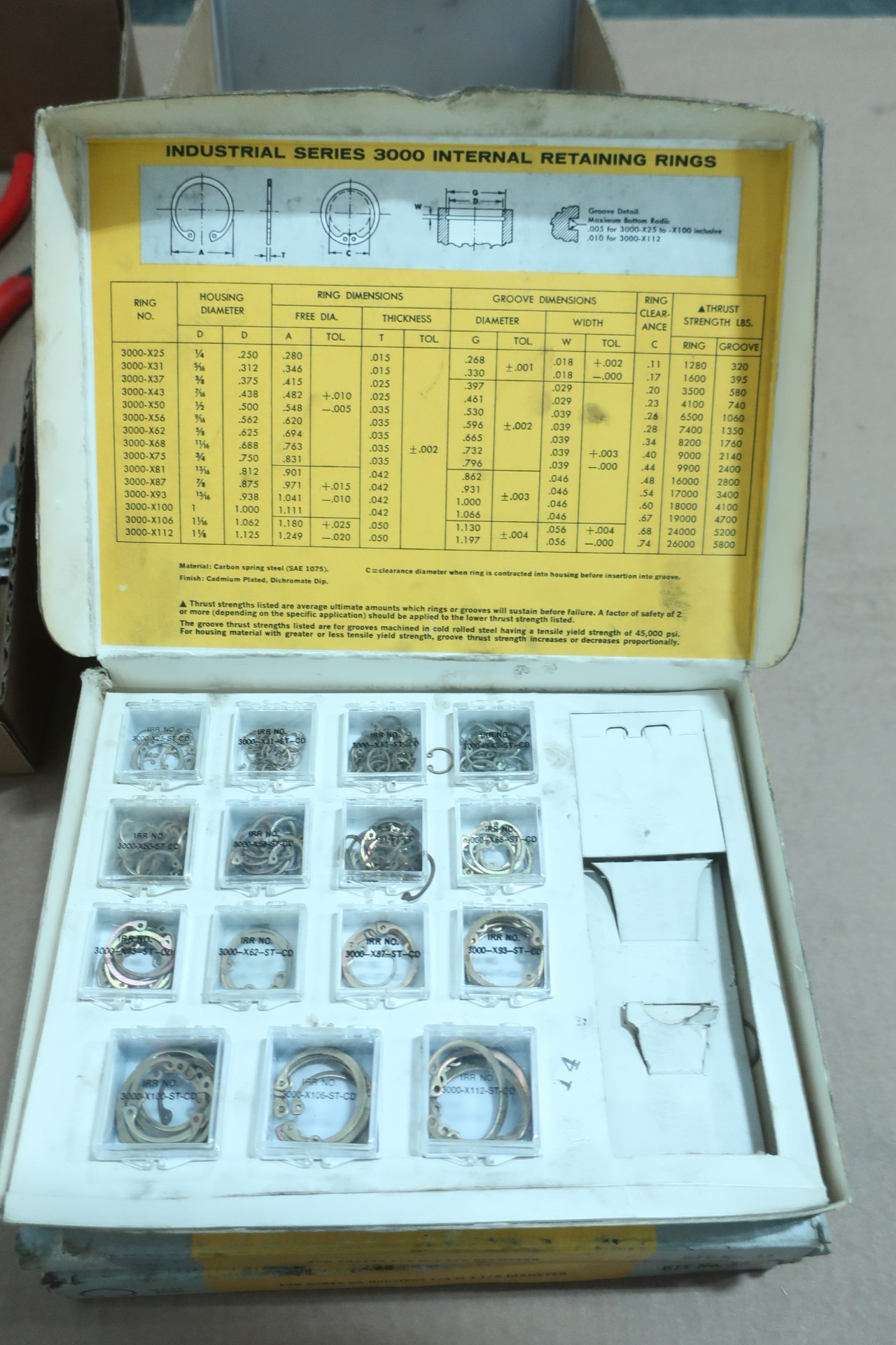 ASSORTED SET OF SNAP RING (CIRCLIP) PLIERS AND RETAINING RINGS.