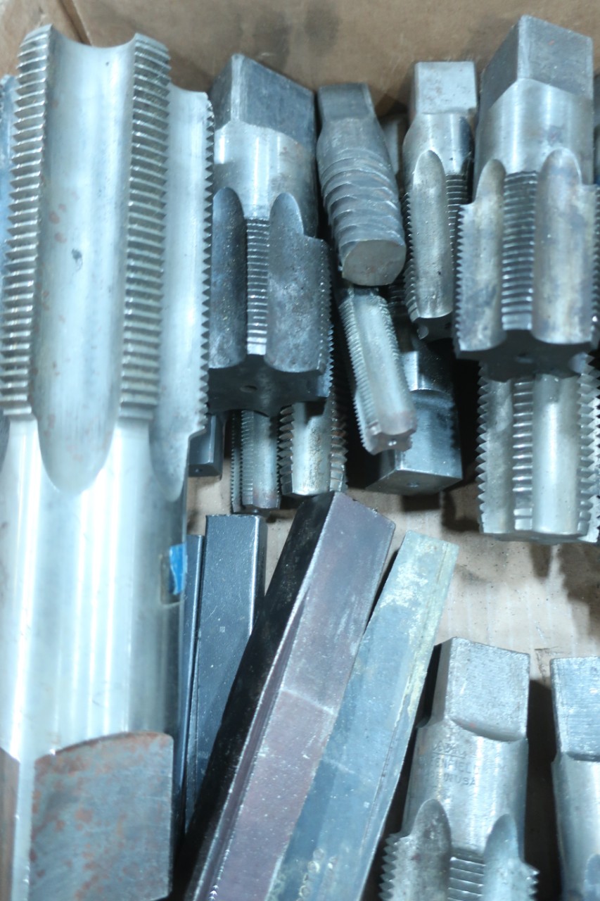 15 ASSORTED SIZE WALTON TAP EXTRACTORS. STYLE 4 FLUTE, SIZES (1' 1/2'in) (1in)(7/8in)