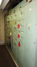 CUTLER HAMMER MOTOR CONTROL CENTER 600V-AC - 14 VERTICAL SECTIONS, 33 BUCKETS