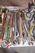 LOT OF ASSORTED WRENCHES