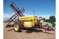 Lot 104 : TOP AIR TA1100 #17323 PULL TYPE 80\' BOOM 1100 GALLON POLY TANK 13.6X38 @ 60% RAVEN 440