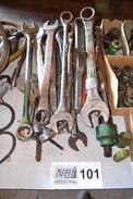 LOT OF ASSORTED WRENCHES