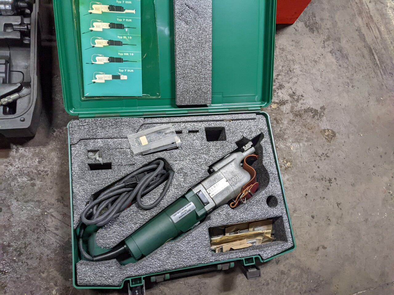 LOT OF 13 ASSORTED POWER TOOLS, SCRAPING MACHINE, SAWZALL, POWER DRAIN