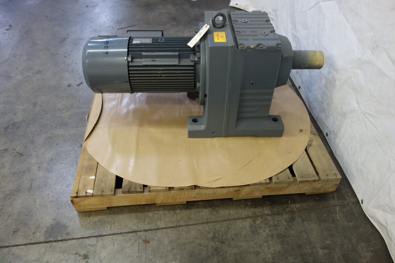 SEW EURODRIVE R137 AC GEARMOTOR
