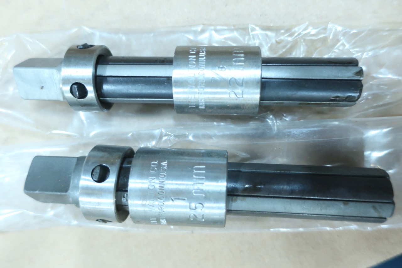 15 ASSORTED SIZE WALTON TAP EXTRACTORS. STYLE 4 FLUTE, SIZES (1' 1/2'in) (1in)(7/8in)