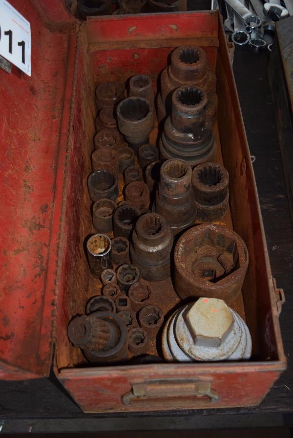 LOT OF ASSORTED SOCKETS