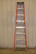 WERNER 8FT 300LB CAPACITY STEP LADDER