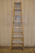 WERNER 8FT 300LB CAPACITY STEP LADDER