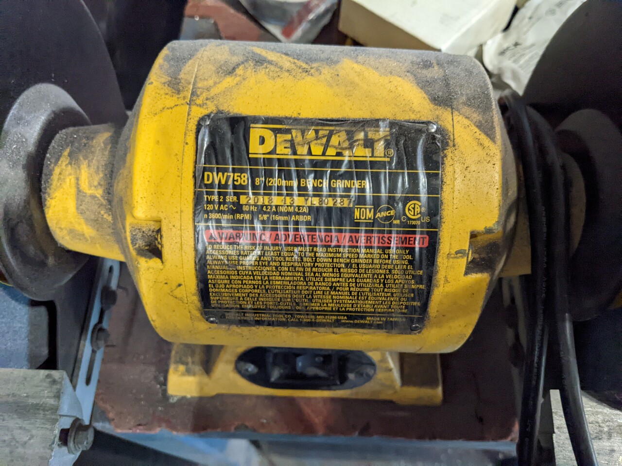 DEWALT DW758 8" x 1/3HP DOUBLE END BENCH GRINDER