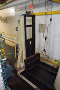 CROWN 20MT 2000 LBS. CAPACITY ELECTRIC PALLET LIFT TRUCK (DELAYED REMOVAL)