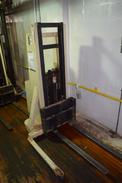 CROWN 20MT 2000 LBS. CAPACITY ELECTRIC PALLET LIFT TRUCK (DELAYED REMOVAL)