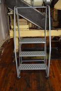 3 STEP ROLLING LADDER (DELAYED REMOVAL)