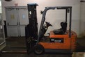 TOYOTA 5FBE20 3450 LBS. CAPACITY 15468.2 HOURS ELECTRIC FORKLIFT (DELAYED REMOVAL)