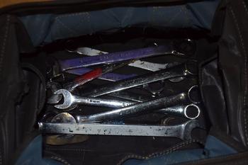 LOT OF ASSORTED CRESCENT WRENCHES IN TOOL BAG