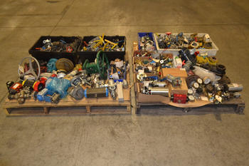 2 PALLETS OF ASSORTED HYDRAULIC VALVES