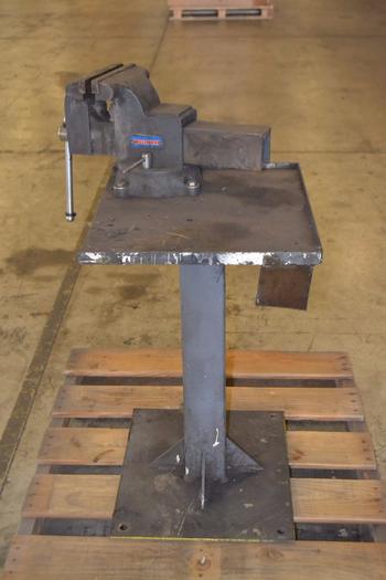 WESTWARD BENCH VICE WITH 8IN JAW ON STAND