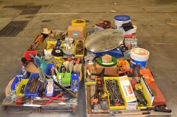 4 PALLETS OF ASSORTED HAND TOOLS AND ACCESSORIES