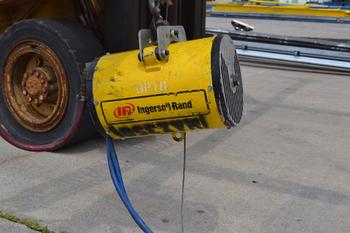 INGERSOLL RAND BALANCER HOIST W/ 350 LB. LIFT CAPACITY