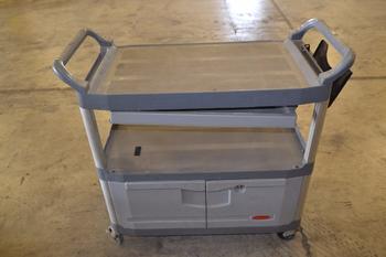 RUBBERMAID PLASTIC UTILITY CART, NO KEY