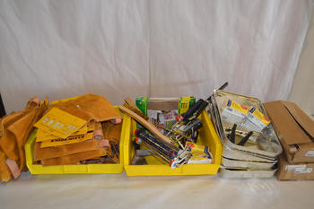 LOT OF ASSORTED PAINT SUPPLIES AND TOOL POUCHES