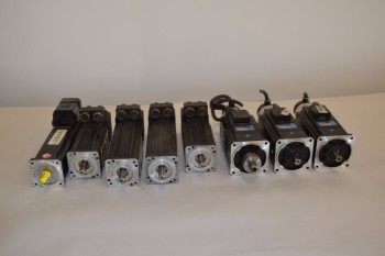 LOT OF 8 ASSORTED SERVO MOTORS