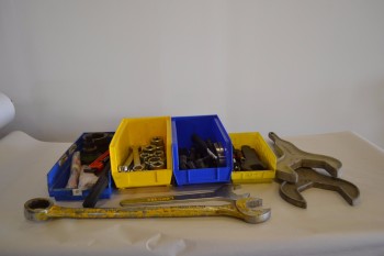LOT OF ASSORTED HAND TOOLS