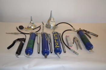 LOT OF ASSORTED HAND TOOLS
