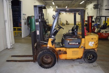 CATERPILLAR 5100 LBS GAS FORKLIFT TRUCK (BRAMPTON)
