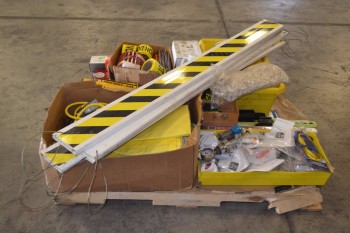 1 PALLET OF ASSORTED JANITORIAL EQUIPMENT