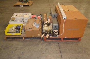 2 PALLETS OF ASSORTED LIGHTING