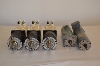 LOT OF 5 ASSORTED SERVO MOTORS
