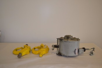 LOT OF 2 HOIST ASSEMBLIES AND TOOL BALANCER