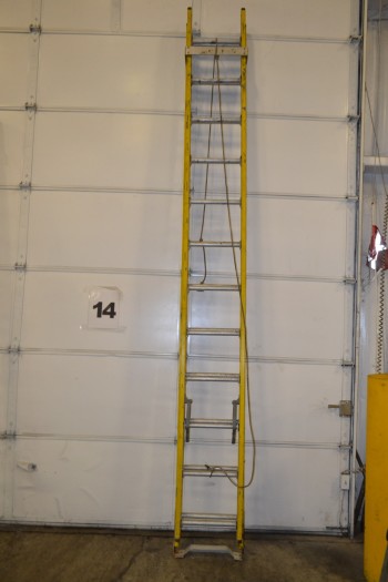 FEATHERLITE EXTENSION LADDER