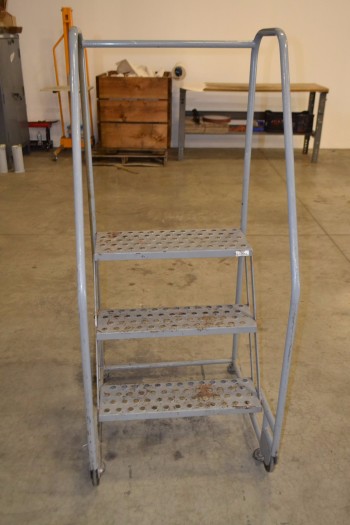 TILT AND ROLL 3-STEP ROLLING LADDER