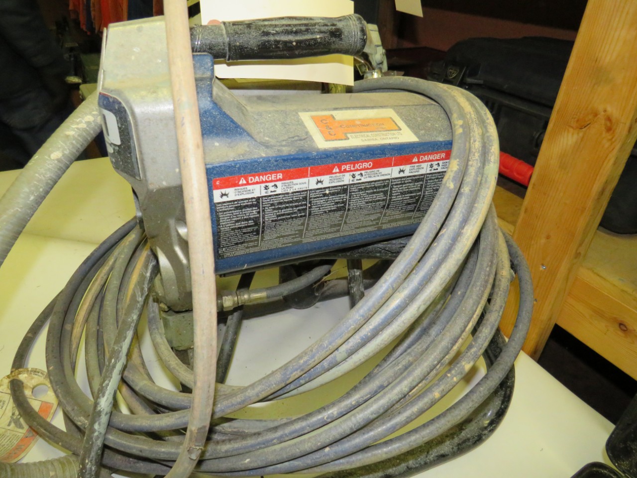 GRACO 190 ES ELECTRIC PAINT SPRAYER W/ WAGNER MODEL 0500104 SPRAYER