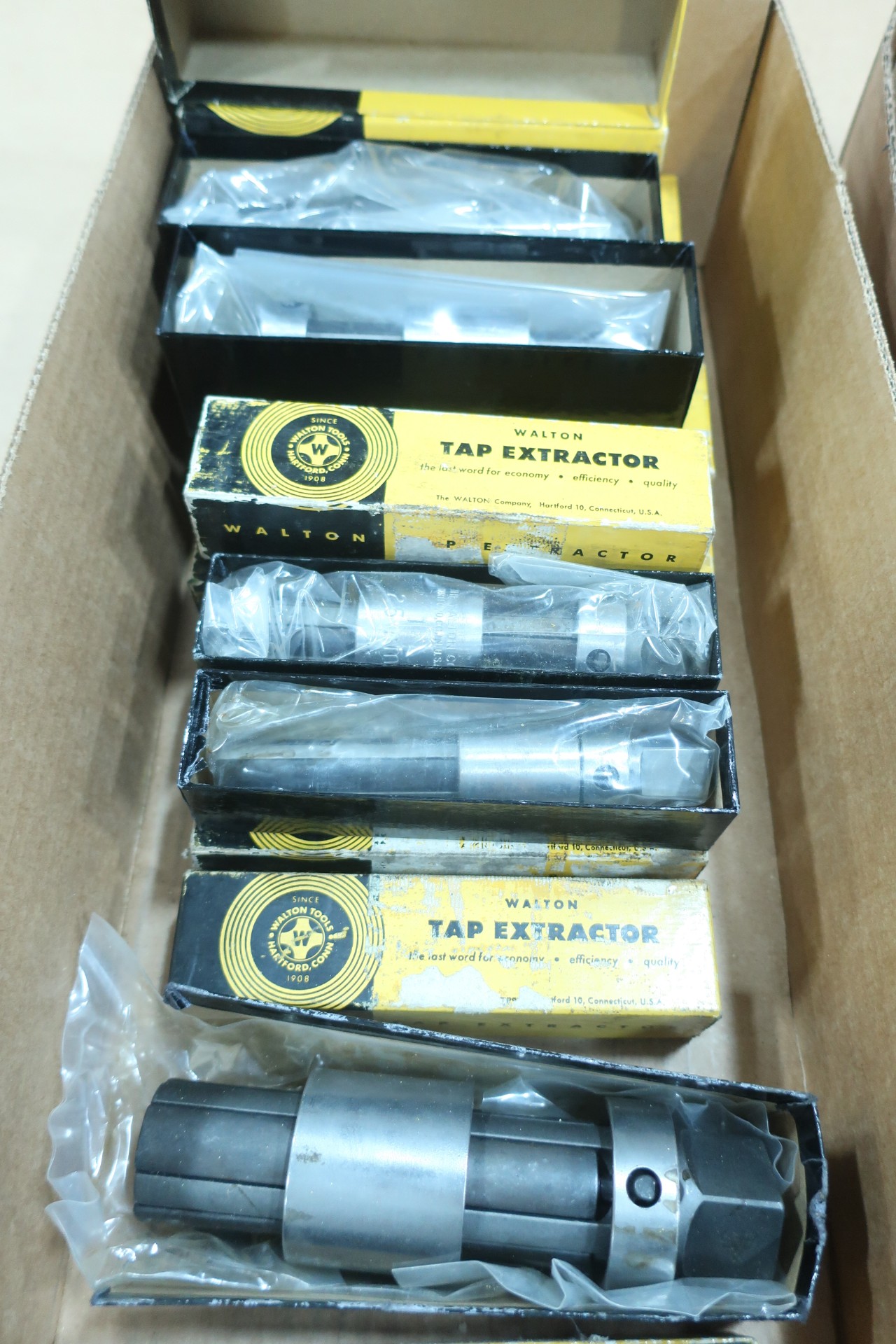 15 ASSORTED SIZE WALTON TAP EXTRACTORS. STYLE 4 FLUTE, SIZES (1' 1/2'in) (1in)(7/8in)