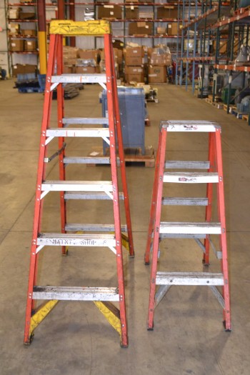 LOT OF 2 ASSORTED LADDERS