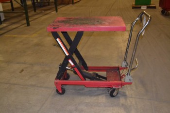 MANUAL SCISSOR LIFT TABLE, MAX HEIGHT 3 FT.