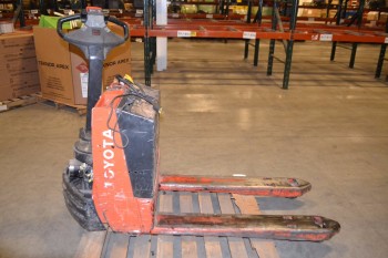 TOYOTA ELECTRIC LIFT TRUCK, 7HBW23