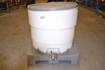 REMCON TOP-RV22 TANK ON PALLET POLY TOTE