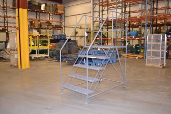 TRI ARC 5-STEP ROLLING LADDER, 800 LB CAPACITY