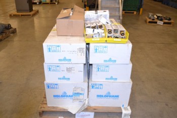 1 PALLET OF ASSORTED LIGHTING