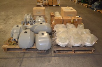 4 PALLETS OF ASSORTED LIGHTING