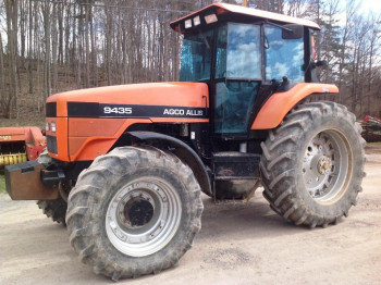 AGCO ALLIS 1996 TRACTOR 9435