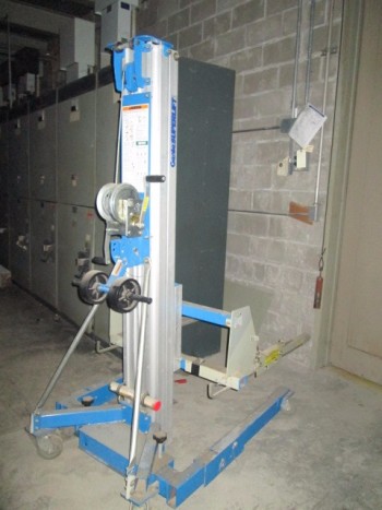 Genie Superlift Model SL-10 1000Lbs Max Capacity 11\'5\
