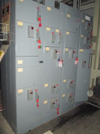 Allen Bradley Bulletin 2100 600 Volt 3Ph 800 Amp Control Center W/Starters