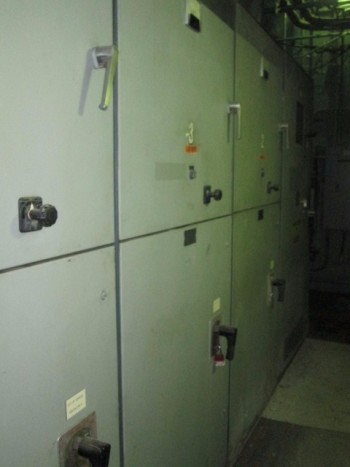 General Electric LimitAmp 2400 Volt 3Ph 200Hp Fused Switches Control Panel