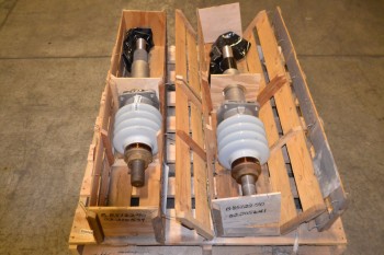 LOT OF 2 LAPP B5122-70 INSULATORS
