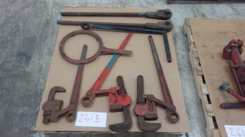 1 PALLET OF ASSORTED HAND TOOLS, RIDGID PIPE WRENCHES