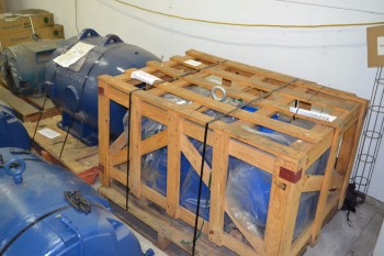 LOT OF 2 ELECTRIC AC MOTORS 575V-AC, JRP 200HP 447TS, GE 100HP
